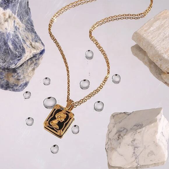 Vintage Queen Elizabeth Pendant Necklace 18K Gold Plated Stainless Steel - Picture 6 of 8